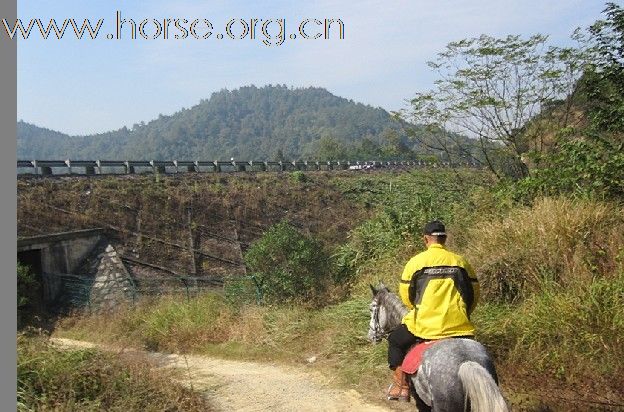 内蒙古锡林郭勒赛马场总教练粱建飞来永康骑马