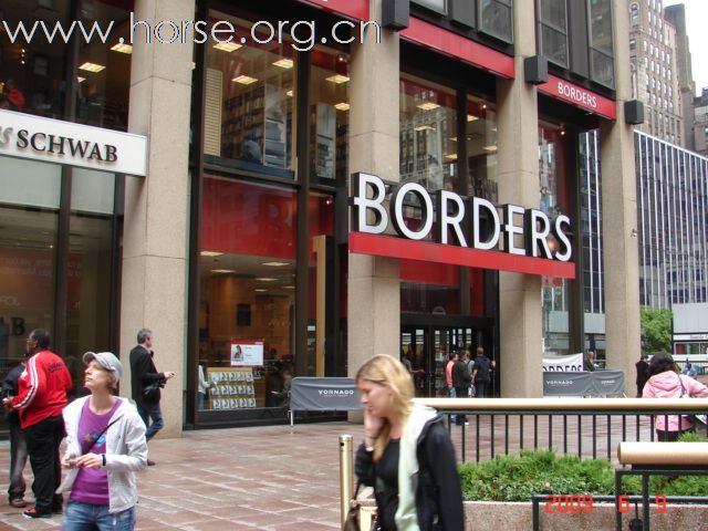 在BORDERS 买了一本书