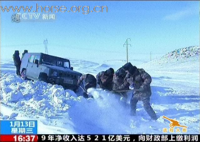 内蒙古某骑兵营全力救援被大雪围困的牧民