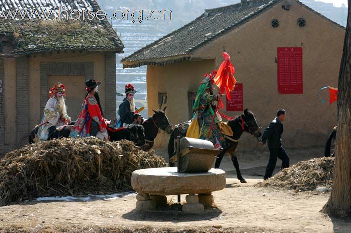 [贴图]马背上的欢腾年俗----西北马社火