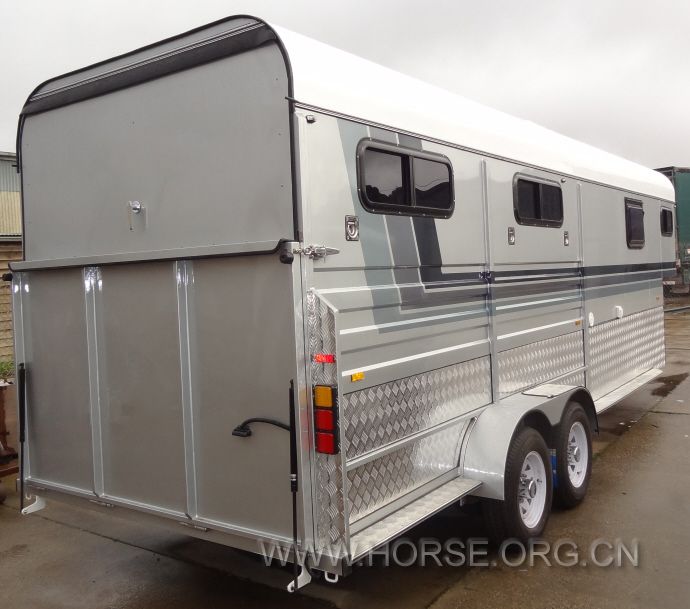 4 horse gooseneck trailer (6).jpg