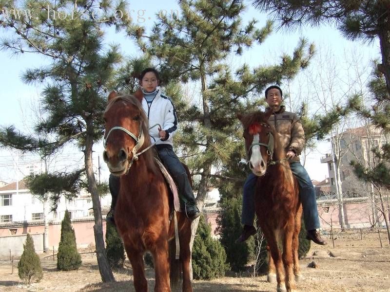 [贴图]带着女儿去骑马