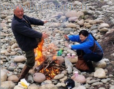 12月14日 马帮几个马友在河边 烧烤 @越障碍