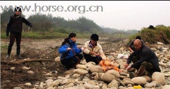 12月14日 马帮几个马友在河边 烧烤 @越障碍