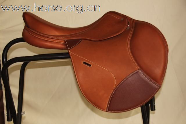 低价出售马鞍！