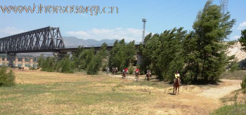 骑马伴长城人文地质游